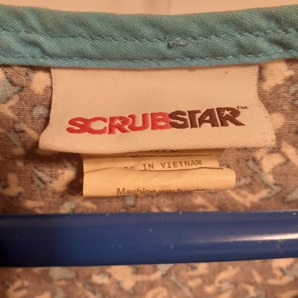 Patterned Scrub Top - Picture 2 of 5